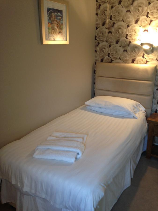 The Elephant & Castle Hotel 纽敦 外观 照片